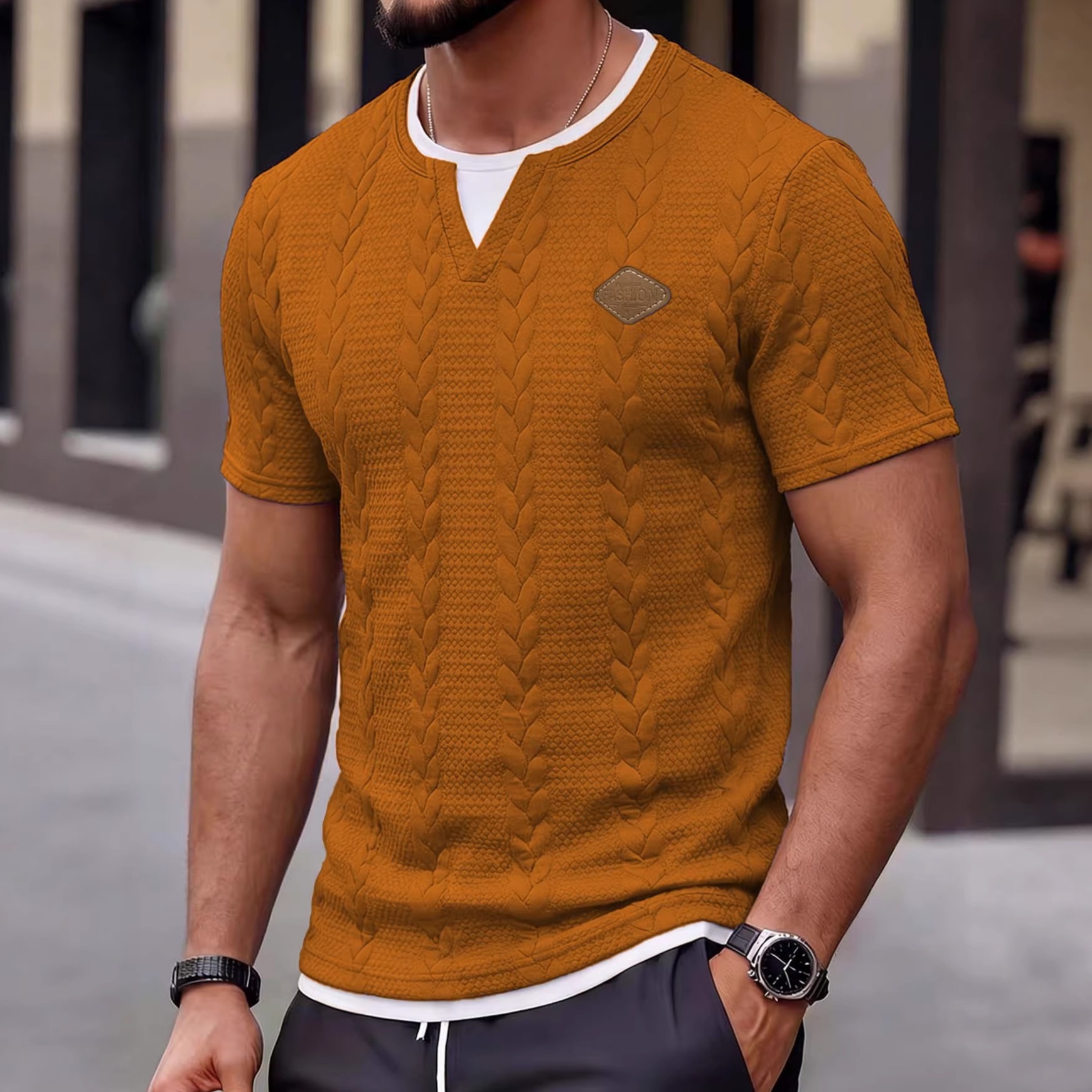 Sito web indipendente transfrontaliero europeo e americano, nuova t-shirt estiva da uomo in jacquard testurizzato con logo in pelle,_voghion.com