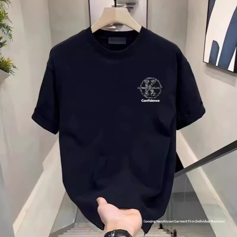 Minimalistisk herr t-shirt i bomull med lös passform för vardag_voghion.com