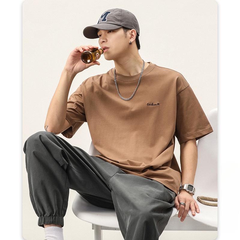 Herr t-shirt i ren bomull i beige som baslager_voghion.com