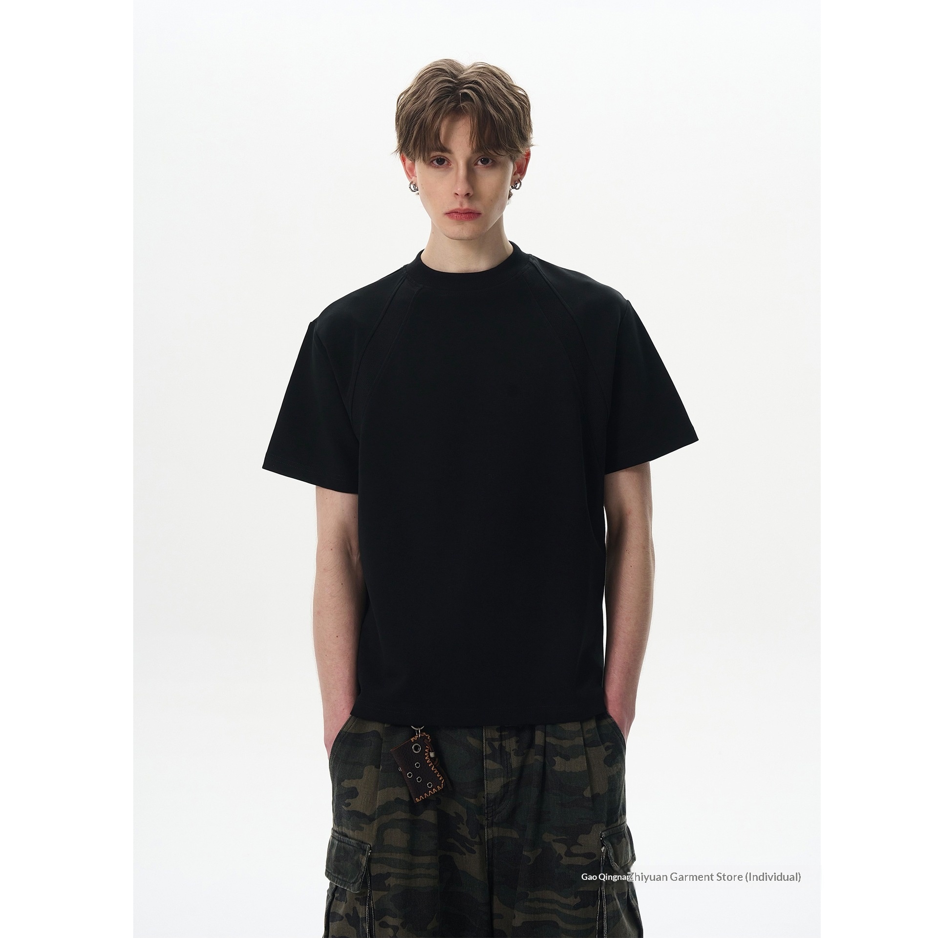T-shirt da uomo in cotone vestibilità boxy con inserti_voghion.com