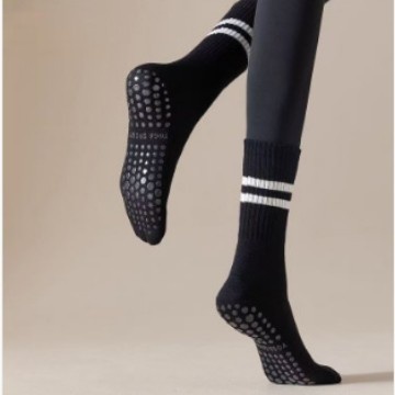 Meias antiderrapantes de cano médio para mulheres, ideais para dança, trampolim, pilates, fitness, ioga e atividades em ambientes internos. Absorção de impacto._voghion.com