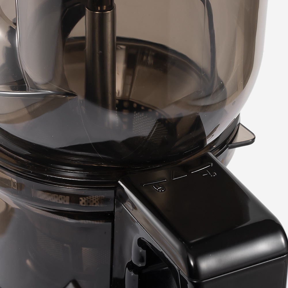 Spremiagrumi completamente automatico per frutta e verdura, conforme agli standard europei RAF, con funzione di separazione succo-polpa._voghion.com