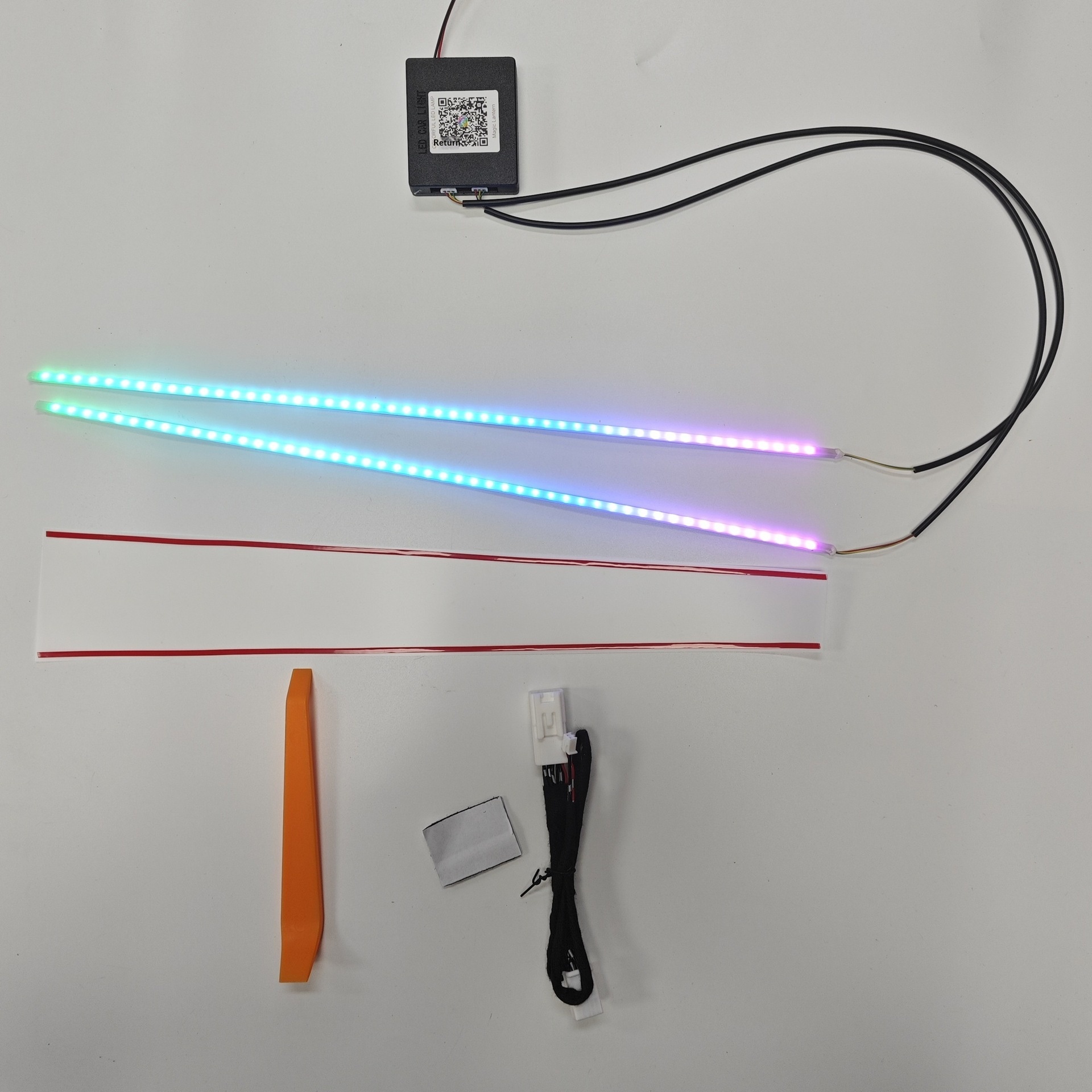 Passend für das Armaturenbrett des Toyota Phantom der 9. Generation (Beifahrerseite) und die Mittelkonsole des Toyota Camry (Modelljahr 2024) mit blau-weiß-roter Beleuchtung._voghion.com