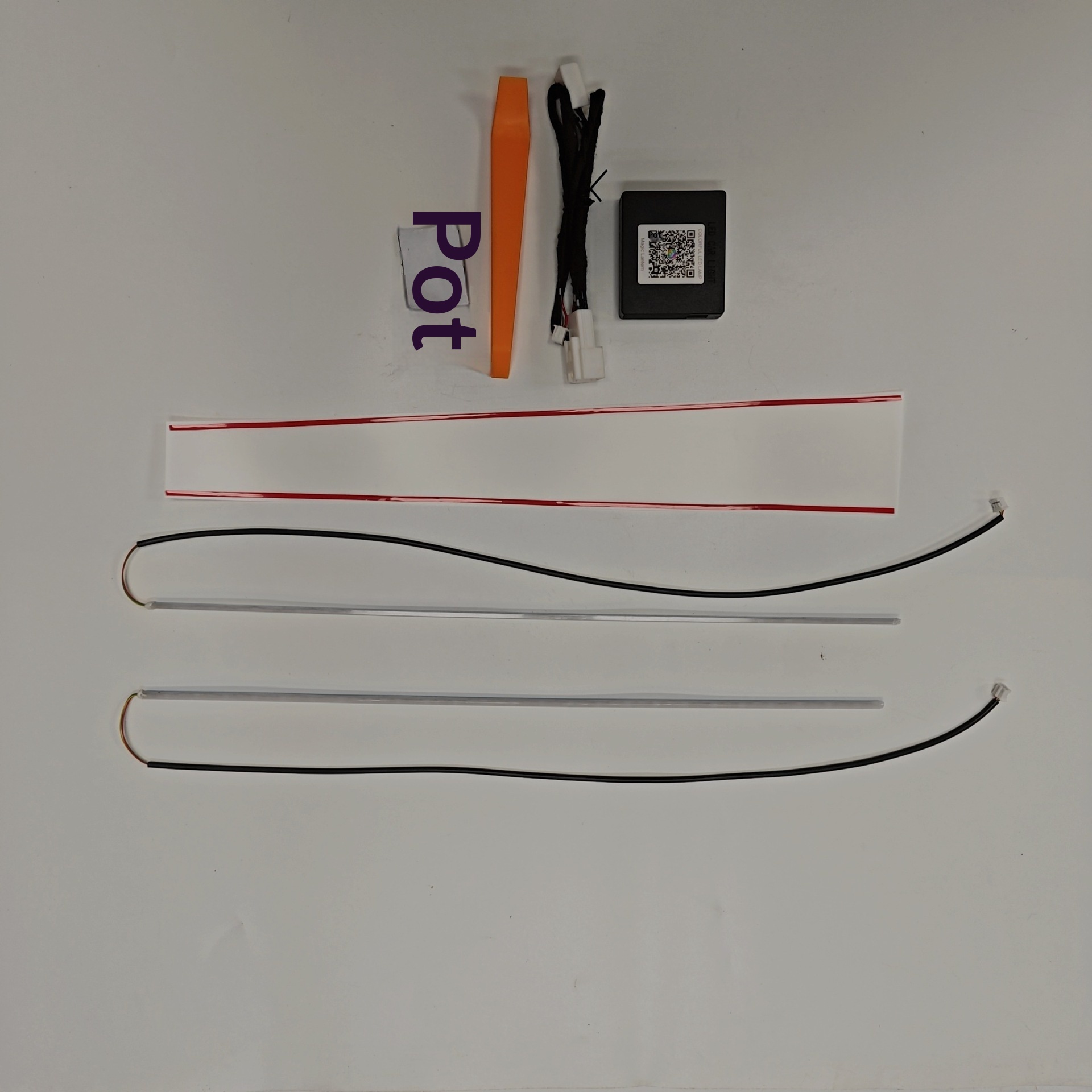 Passend für das Armaturenbrett des Toyota Phantom der 9. Generation (Beifahrerseite) und die Mittelkonsole des Toyota Camry (Modelljahr 2024) mit blau-weiß-roter Beleuchtung._voghion.com