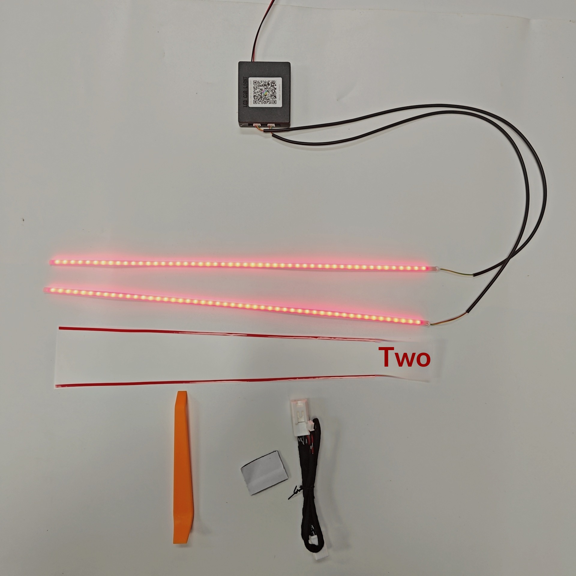 Passend für das Armaturenbrett des Toyota Phantom der 9. Generation (Beifahrerseite) und die Mittelkonsole des Toyota Camry (Modelljahr 2024) mit blau-weiß-roter Beleuchtung._voghion.com