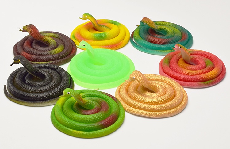 Cobra in plastica morbida realistica 80cm giocattolo scherzo_voghion.com