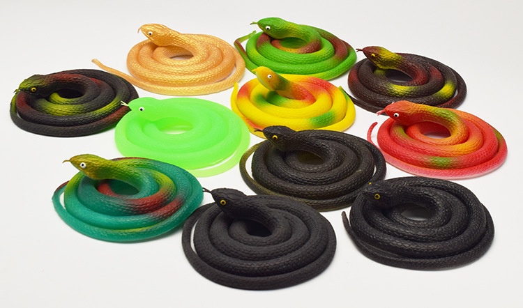 Cobra in plastica morbida realistica 80cm giocattolo scherzo_voghion.com