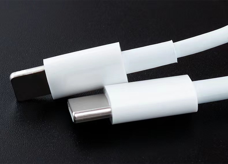 Caricabatterie da auto transfrontaliero a doppia porta PD Type-C e porta USB singola, con connettore di ricarica rapida multifunzione da 38W/20W._voghion.com